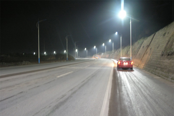 公路照明灯案例图
